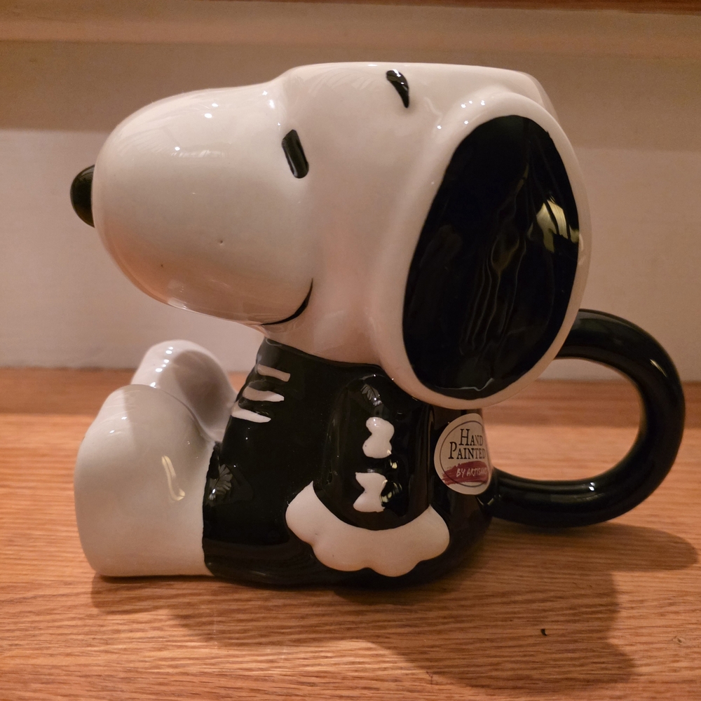 Snoopy Peanuts Hand Painted Ceramic Mug NEW